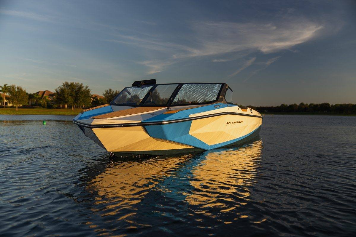 SKI NAUTIQUE hajófotó
