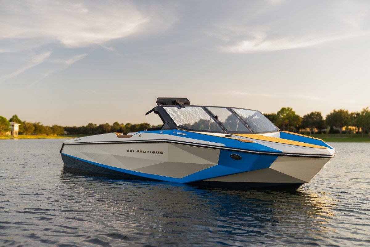 SKI NAUTIQUE hajófotó