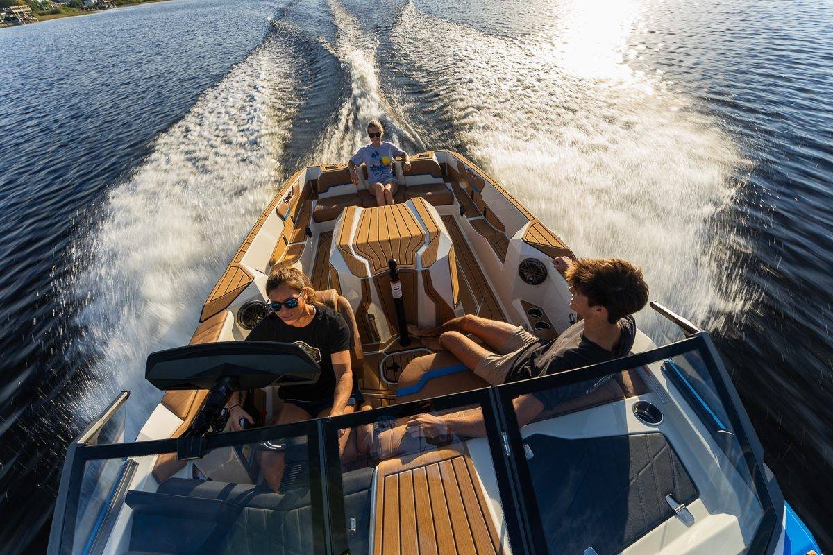 SKI NAUTIQUE hajófotó
