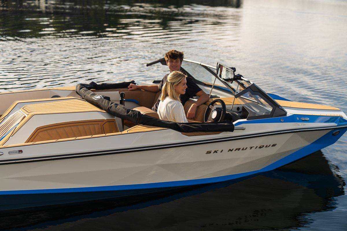 SKI NAUTIQUE hajófotó